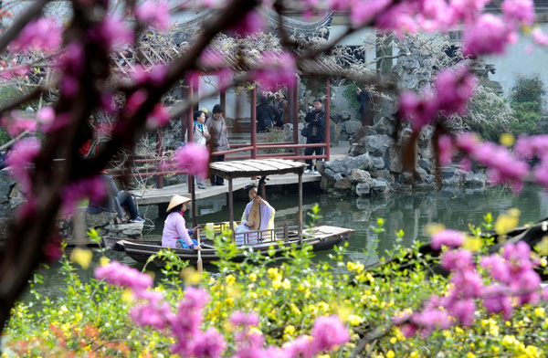 Traditional Chinese garden for your eyes, ears