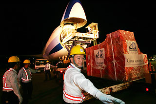 Airport workers load up a cargo plane from China Airlines, Taiwan抯 largest air carrier, at Taiwan抯 international airport in Taipei July 19, 2006.