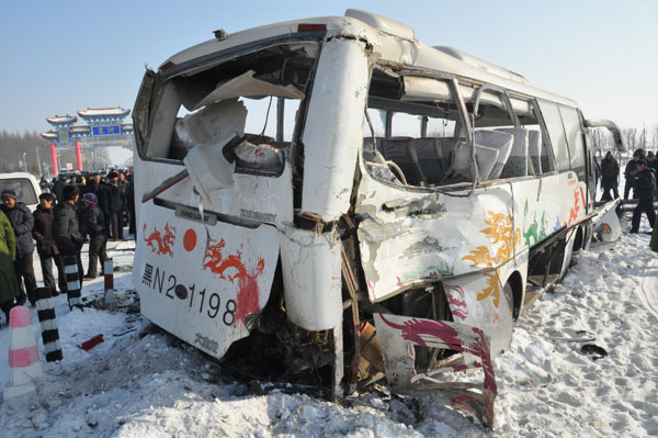 9 killed when bus, train collide