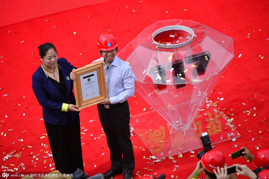 World's second tallest building capped in Tianjin