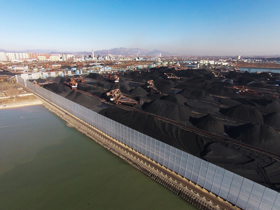World's longest dust screen group being built in N China