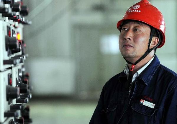 尤天軍：26年執(zhí)著堅守　苦修成“工人教授”