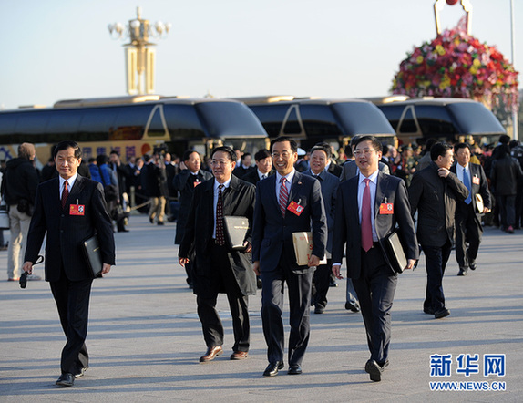 代表們步入人民大會(huì)堂