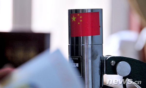 兩會圖文故事：紀(jì)念封上的“小老虎”