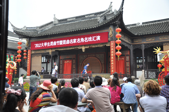 大學(xué)生昆曲節(jié)亮相江蘇周莊古戲臺(tái)