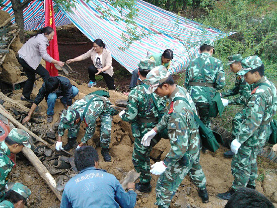 武警云南總隊(duì)130名官兵緊急馳援一線救災(zāi)