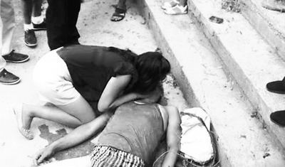 90后護士給溺水老人人工呼吸 