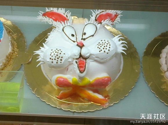吃蛋糕毀三觀 真特么坑死爹?。?/></a></p>

<p align=