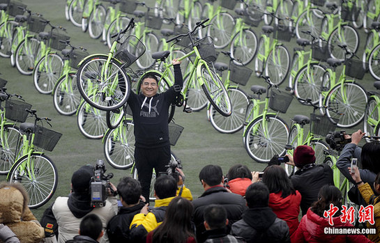 濮存昕陳光標倡導自行車出行