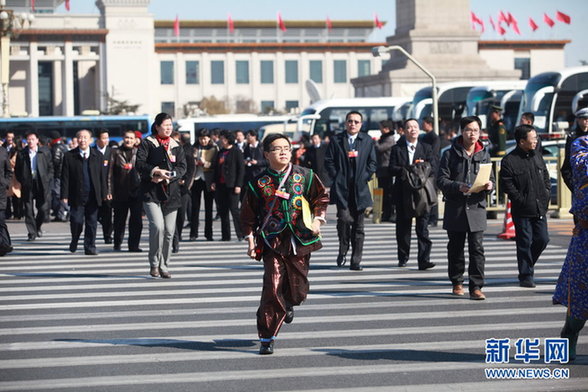“奔跑哥”凌波微步上兩會(huì)