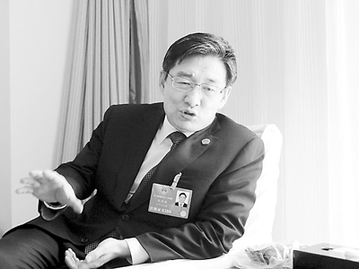 代表委員談提升經(jīng)濟發(fā)展質(zhì)量:低效投資是中國經(jīng)濟最大水分