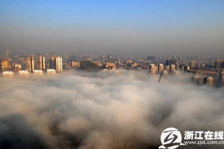 杭州大霧景色如海市蜃樓 煙波浩渺蔚為壯觀