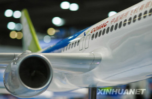 國(guó)產(chǎn)大客機(jī)外形樣機(jī)在亞洲國(guó)際航展上首次亮相[圖]