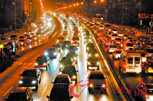 北京機動車突破400萬輛 尾氣已成影響空氣質量主因