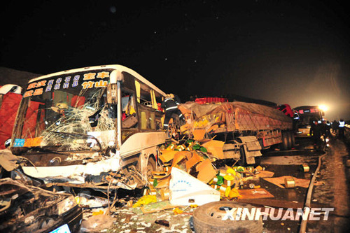 湖北漢十高速連環撞車已有7人死亡 14人受傷