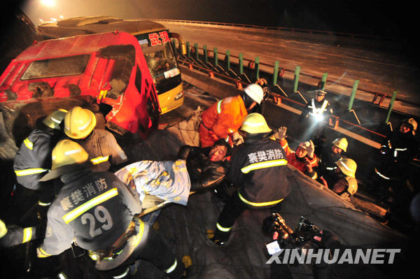 湖北漢十高速連環撞車已有7人死亡 14人受傷