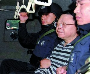 重慶原司法局長文強(qiáng)被控受賄1810萬強(qiáng)奸女學(xué)生