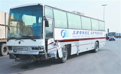 天津男子駕車撞死9人續(xù)：被圍時企圖自殺(圖)