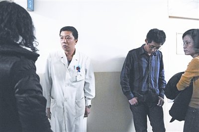 天津男子駕車撞死9人續(xù)：被圍時企圖自殺(圖)