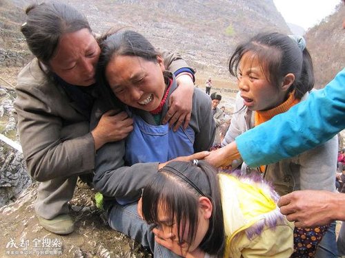 貴州村民為全村取水犧牲