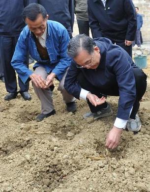 溫家寶考察貴州指導抗旱救災:團結一心 戰勝旱災