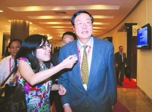 周小川:不知道人民幣一次性升值說法從何而來
