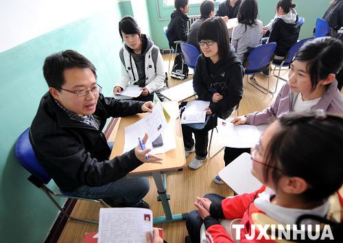 爭當(dāng)夏季達沃斯論壇志愿者