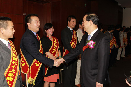榮獲第十屆中國(guó)時(shí)代新聞人物的博士后臺(tái)長(zhǎng)<BR>——記天津市第五批援藏干部王暉