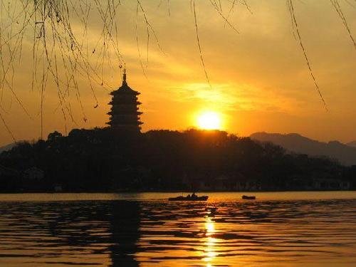 杭州西湖：高檔“會所”擠占景區引發爭議