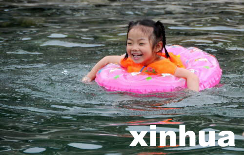 宣恩：親水納涼戰高溫