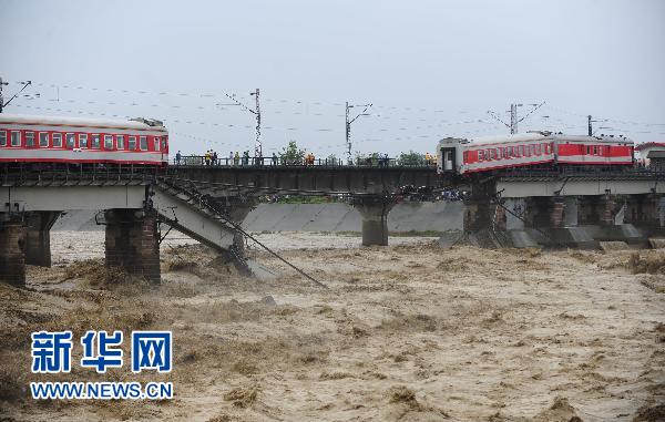 K165次旅客已安全轉(zhuǎn)運 寶成鐵路運輸逐步恢復(fù)正常