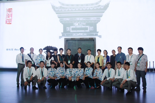 美國館與安徽館互換人員任“導游”