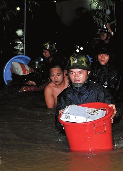 海南暴雨致300村莊被淹 70%水庫存隱患