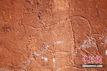 新疆5000米高山發(fā)現(xiàn)逾萬(wàn)幅精美巖畫石刻文字
