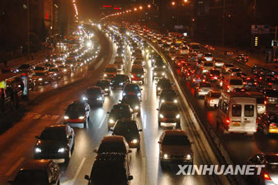 政府辟謠:北京不會用拍賣牌照限制汽車總量