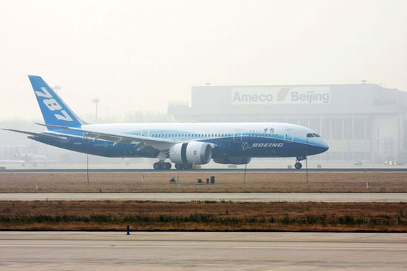 波音787“夢想”飛機飛抵北京