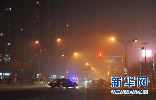 大霧突襲京城 對空氣質(zhì)量造成威脅（圖）