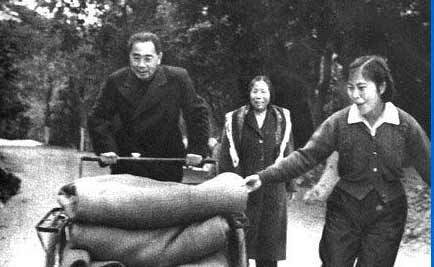 周恩來十大可愛瞬間 偉人也有萌態