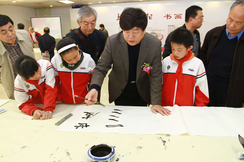人大河北校友會(huì)舉辦“翰墨重陽(yáng)”書(shū)畫(huà)雅集筆會(huì)