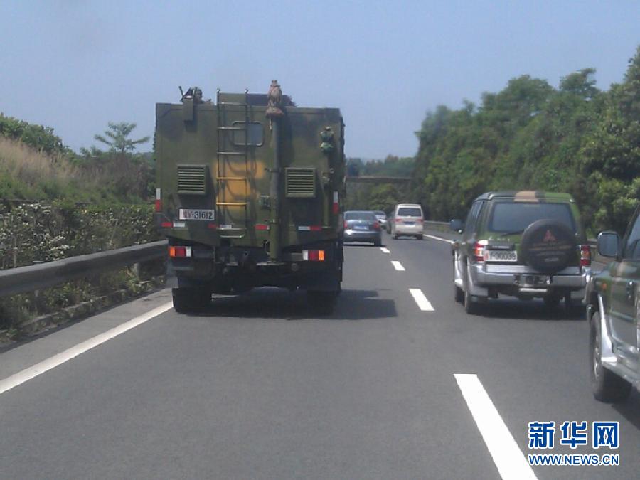軍隊、消防、醫療等部門迅速馳援雅安受災區