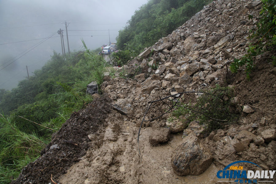云南昭通大關(guān)縣遭遇洪災(zāi) 交通通信中斷5萬(wàn)余人受災(zāi)