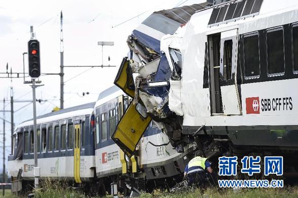瑞士火車相撞事故造成３５人受傷