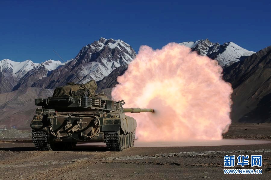 直擊解放軍萬人千車陸空協同高原大對抗