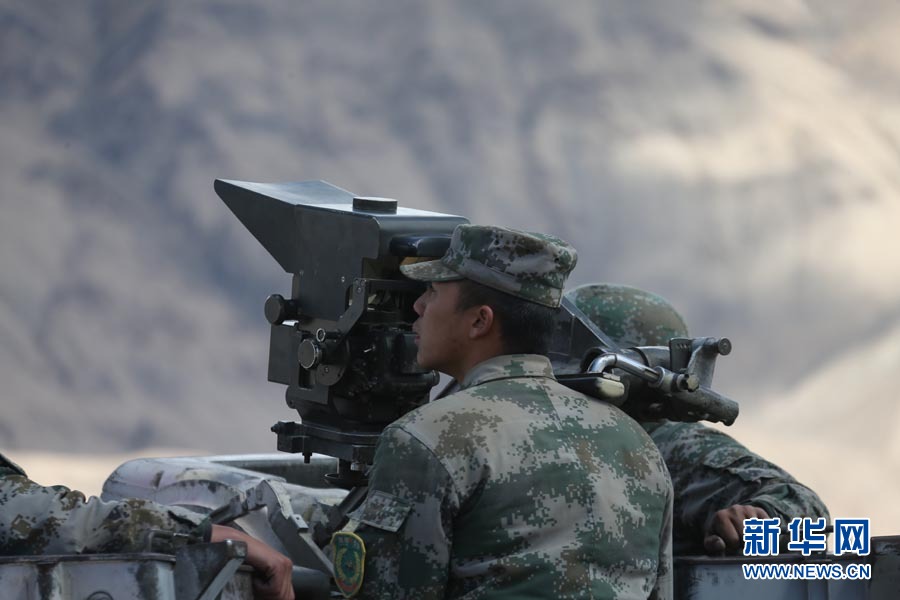 直擊解放軍萬人千車陸空協(xié)同高原大對抗