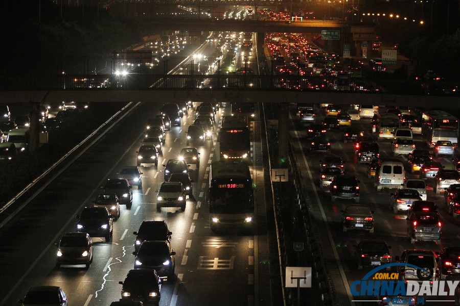 北京：重陽節前夜全路網遭遇“意外暴堵”