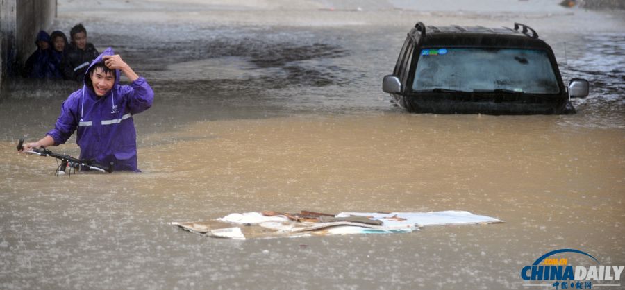 臺風(fēng)“海燕”襲廣西 南寧普降暴雨
