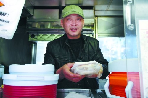 河南大叔紐約賣(mài)肉夾饃 將再開(kāi)1000平米火鍋店(圖)