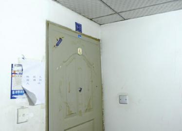 17歲女生宿舍產(chǎn)子謊稱來例假 旅行箱里發(fā)現(xiàn)死嬰