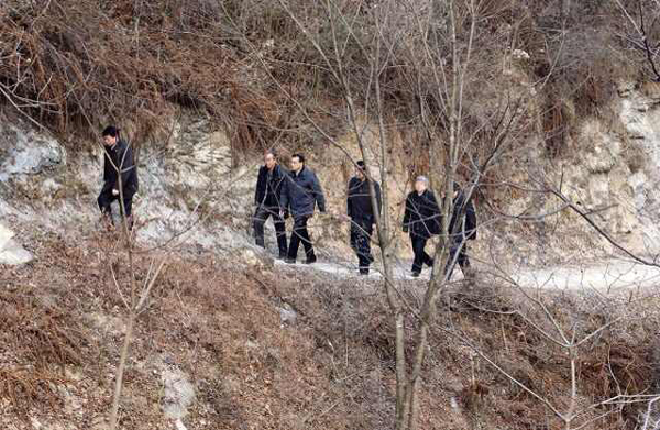 李克強與山村留守兒童父親通話囑平安