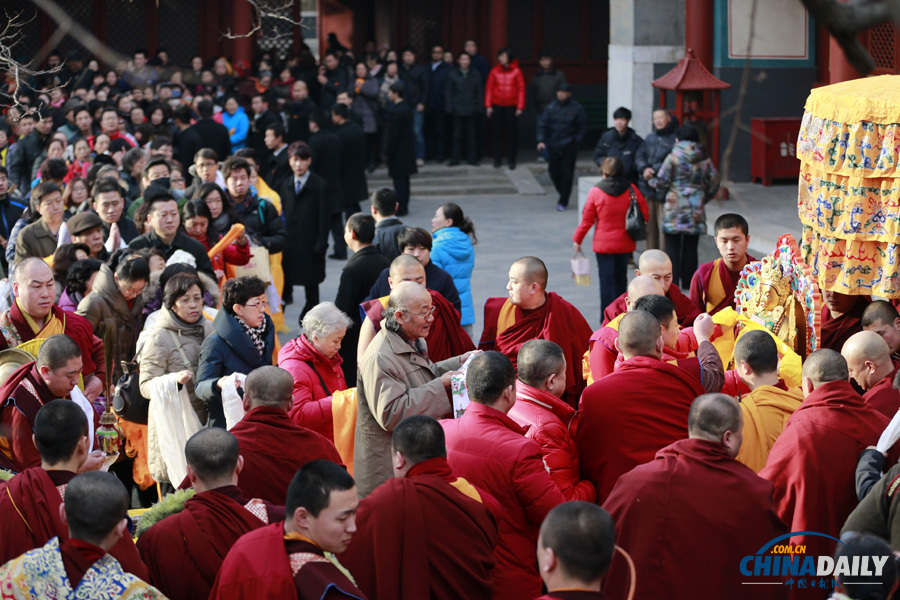 北京雍和宮祈愿大法會舉行繞寺儀式
